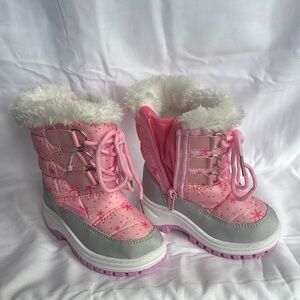 NWOT Toddler Girls Winter Boots.Pink, Gray, White W/Snowflakes Sz 22 approx US 6